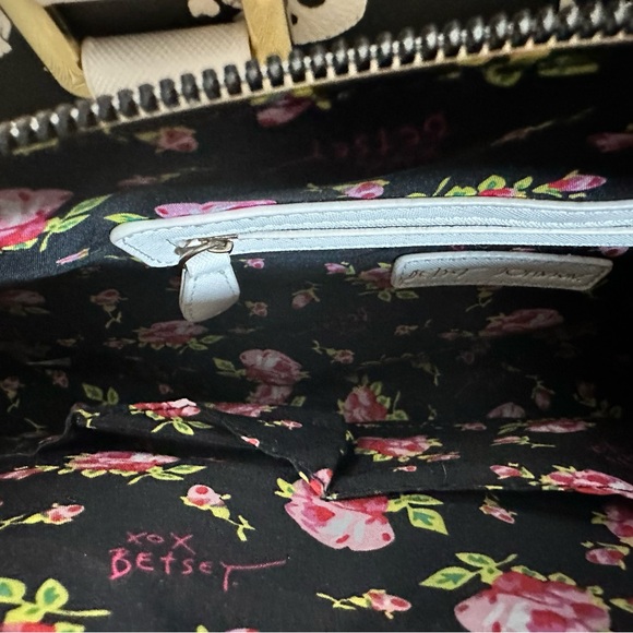 Betsey Johnson Skull Bag - Picture 5 of 6